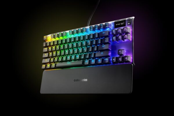 ⁦ستيل سيريس Apex 7 TKL Gaming Keyboard – لوحة مفاتيح ألعاب بدون مفاتيح رقمية (Tenkeyless)، مزودة بمفاتيح Red Switch، مع شاشة OLED مدمجة⁩ - الصورة ⁦2⁩